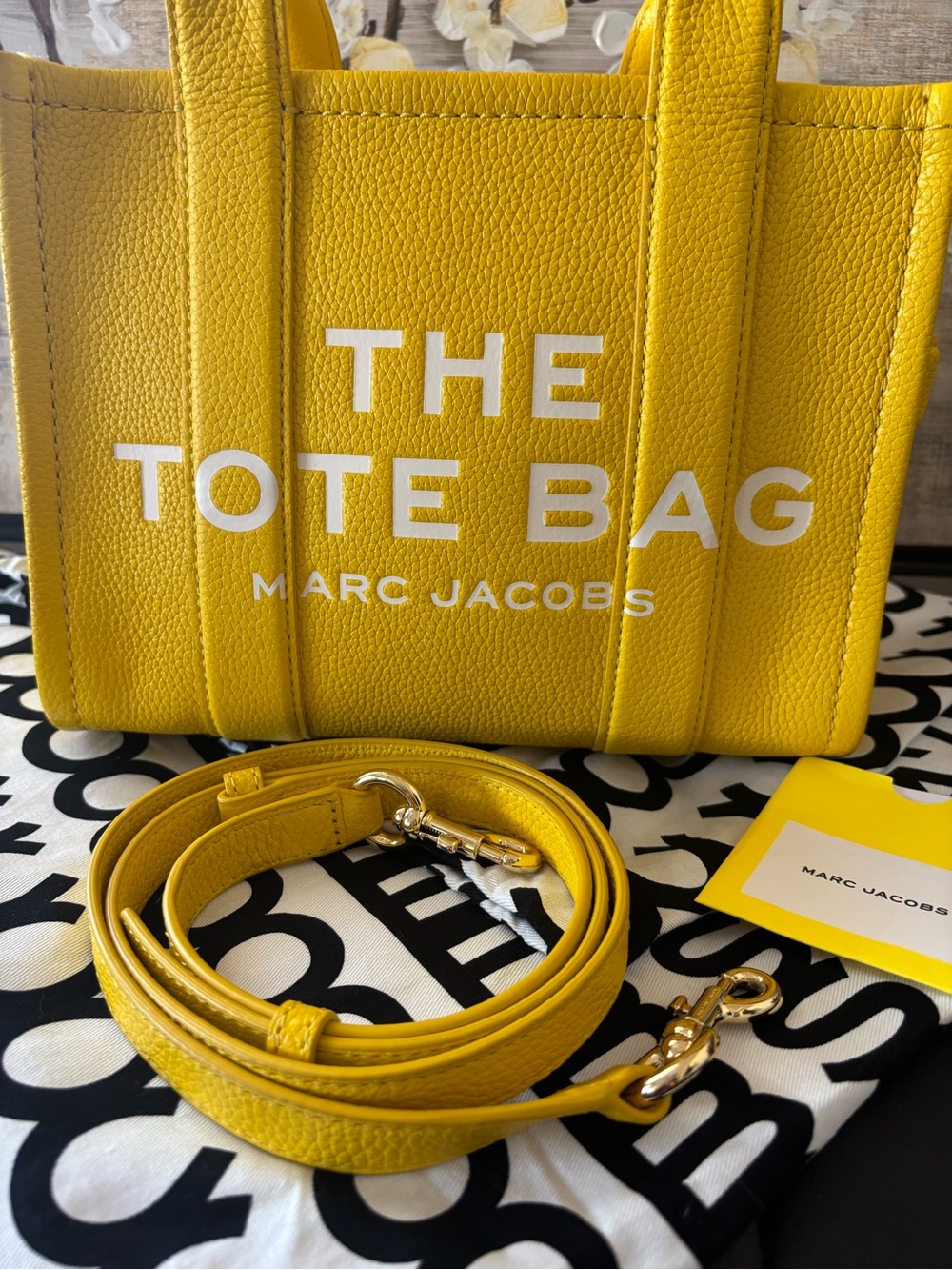 Marc Jacobs SMALL The Tote Bag - Yellow Pebbled Leather - Picture 4 of 15